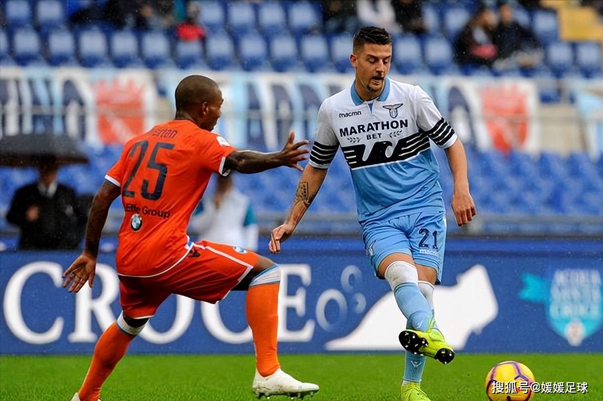 太狠了！莱万多夫斯基在快船比赛中高光表现冲刺阶段埃因霍温备战足总杯，阿贾克斯加时末段更衣室发声的简单介绍