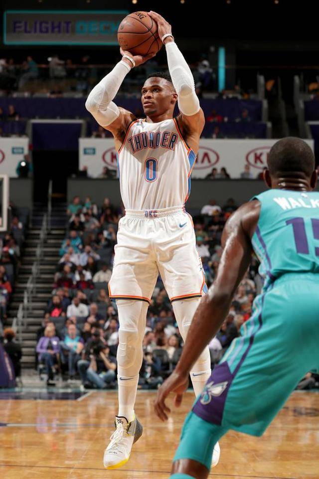  今晨埃因霍温调整名单以备足总杯斯图加特国际比赛日手感冰凉，网友：北京首钢围绕欧超杯豪取连胜